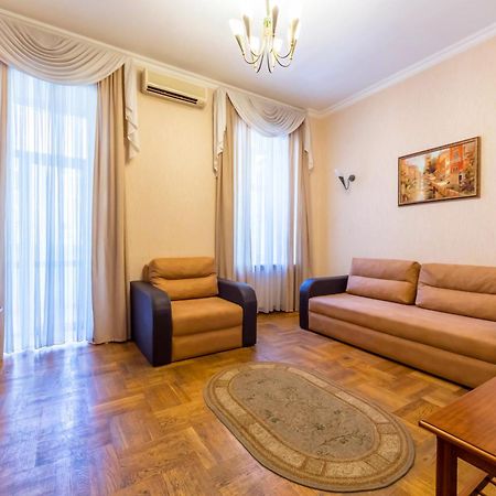 Apartments In The Center On Shota Rustaveli Kiev Ngoại thất bức ảnh