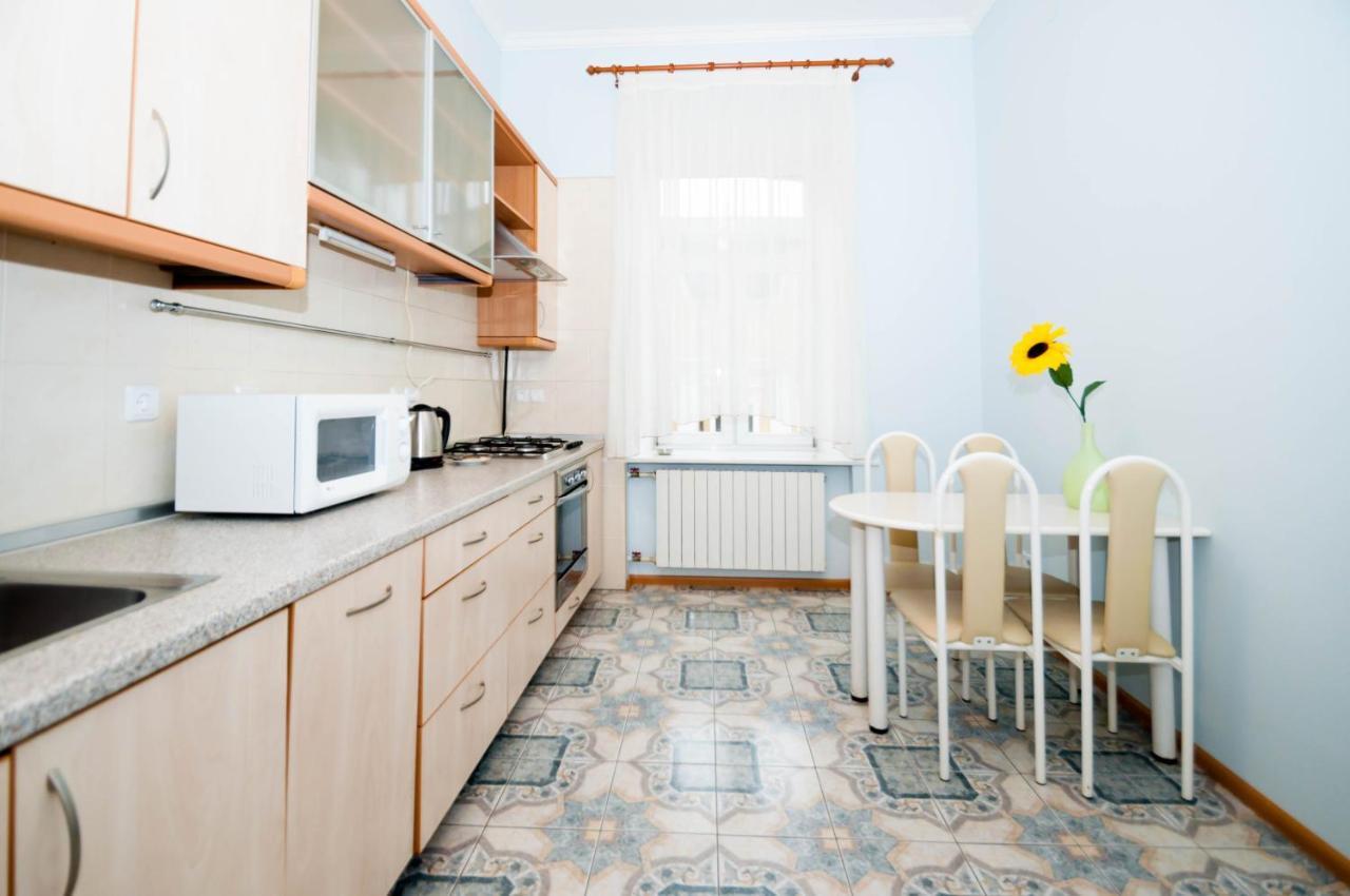 Apartments In The Center On Shota Rustaveli Kiev Ngoại thất bức ảnh