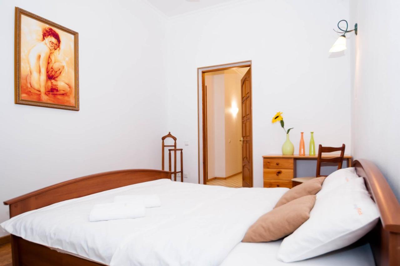 Apartments In The Center On Shota Rustaveli Kiev Ngoại thất bức ảnh