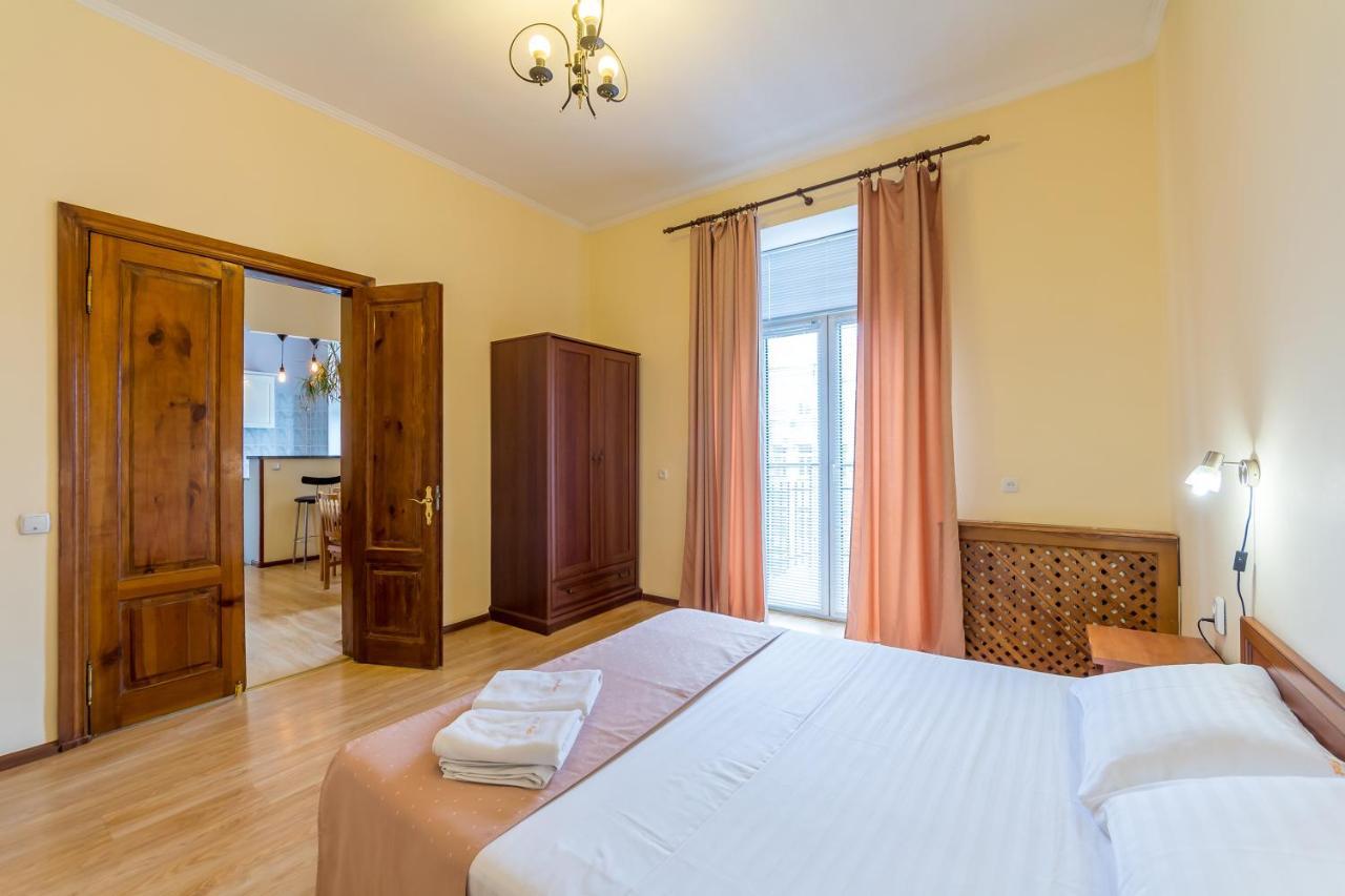 Apartments In The Center On Shota Rustaveli Kiev Ngoại thất bức ảnh