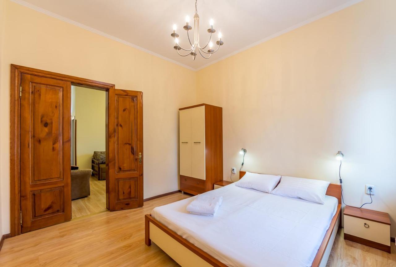Apartments In The Center On Shota Rustaveli Kiev Ngoại thất bức ảnh