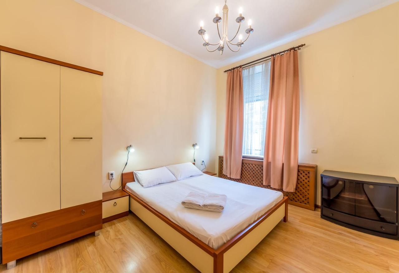 Apartments In The Center On Shota Rustaveli Kiev Ngoại thất bức ảnh