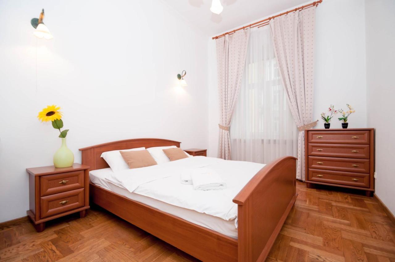 Apartments In The Center On Shota Rustaveli Kiev Ngoại thất bức ảnh