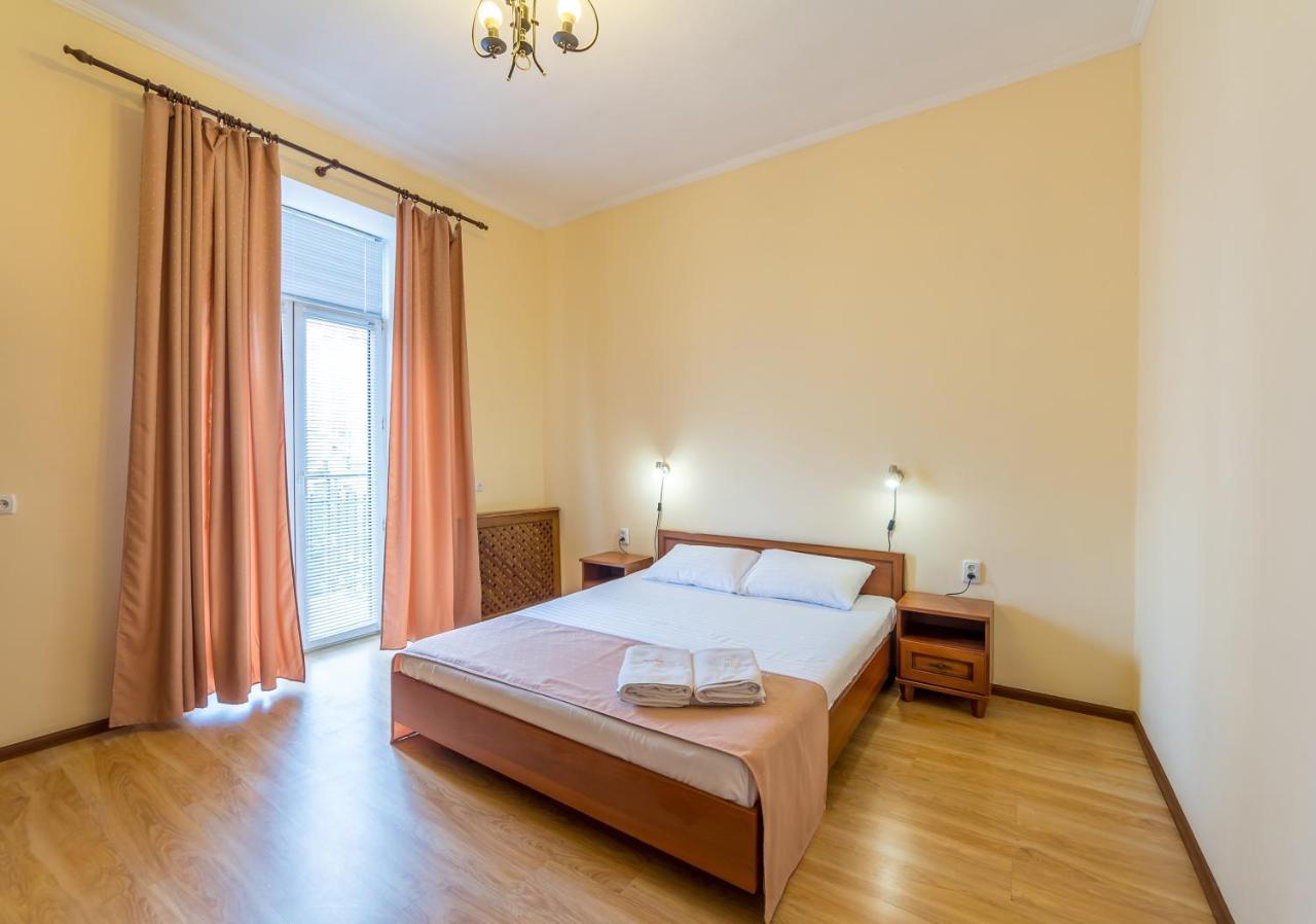 Apartments In The Center On Shota Rustaveli Kiev Ngoại thất bức ảnh